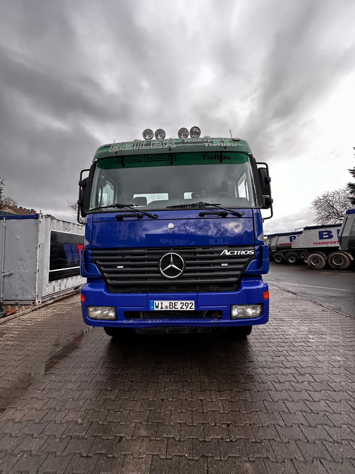 Mercedes Benz Actros 3241